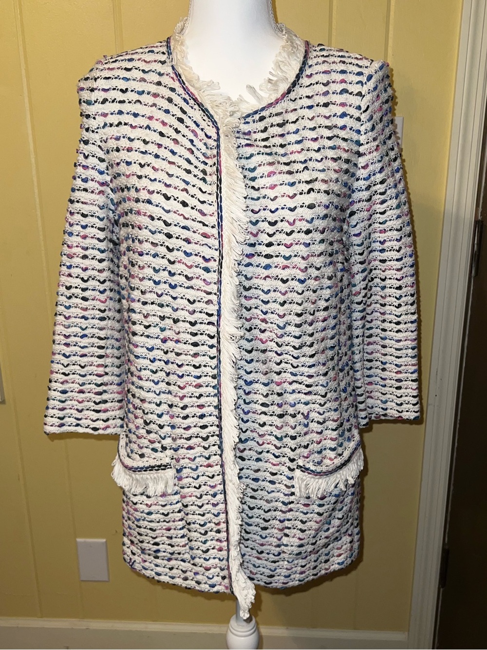 St. John Knit Ivory Tweed Jacket Cardigan Fringe Luxury Academia Preppy Size 4 - Picture 3 of 12